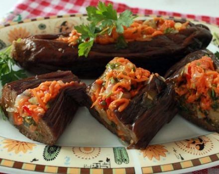 Рецепта за маринован патладжан с моркови, билки и чесън за зимата