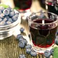 5 једноставних рецепата за прављење вина од боровница код куће