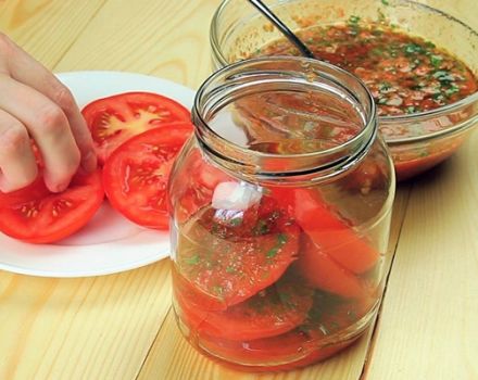 Най-вкусната рецепта за корейски домати за зимата, която ще си оближете пръстите