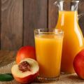 Una receta sencilla de jugo de durazno para el invierno en casa.