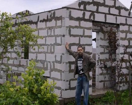 Kendi ellerinizle köpük bloklardan bir tavuk kümesi inşa etmek için adım adım talimatlar