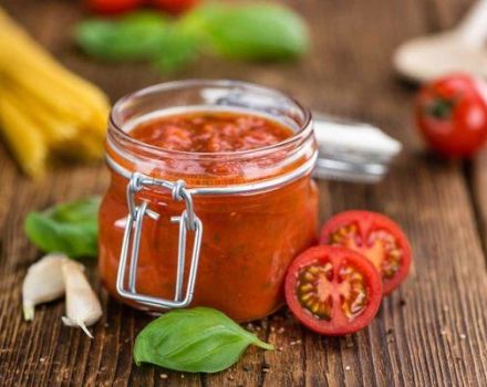 Công thức từng bước để làm sốt cà chua với húng quế cho mùa đông