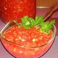 Receitas de adzhika crua de tomate e alho sem cozinhar para o inverno