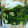 Einfache Rezepte zum Beizen und Beizen von Gurken mit Apfelessig ohne Sterilisation für den Winter