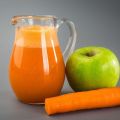 Rezept für Apfel- und Karottensaft für den Winter zu Hause durch eine Saftpresse