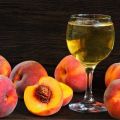 12 einfache Rezepte für die Zubereitung von Pfirsichwein zu Hause
