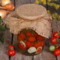 ТОП 3 рецепта за кисело парадајз са першуном за зиму