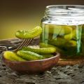 ТОП 10 най-вкусни рецепти за сладки и пикантни български краставици за зимата в литрови консерви