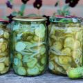 9 המתכונים הטובים ביותר למלפפונים משומרים ובצל לחורף