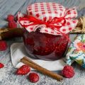 Ein einfaches Rezept für Erdbeermarmelade fünf Minuten für den Winter