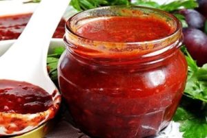 Pflaumen-Adjika-Rezepte für den Winter