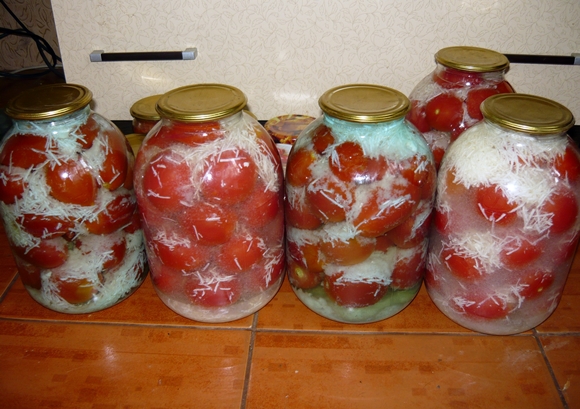 консерви домат с чесън