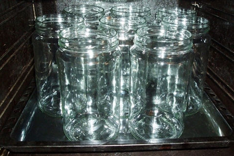 sterilization of cans in the oven