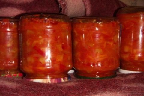 консервиран домат и зеленчуков мозък