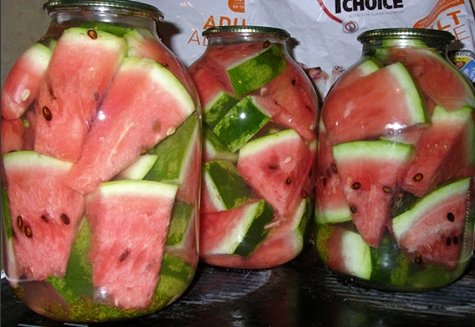 angurie salate in barattoli