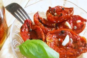 Receitas de Julia Vysotskaya para colher tomates secos ao sol para o inverno