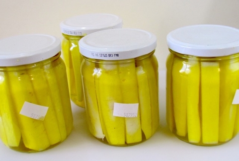 daikon ngâm trong lọ