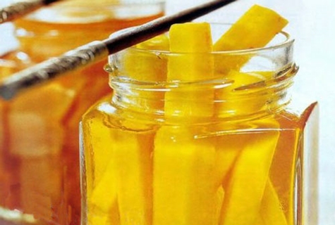 daikon ngâm trong lọ
