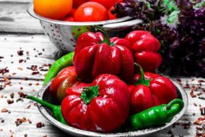 Beschreibung der Paprikasorten Ratunda, Ruby, Kolobok, Olenka (Gogoshary)