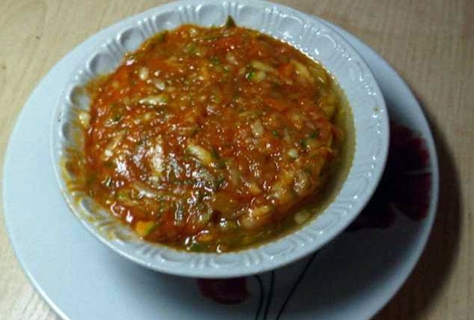 كافيار الخيار في وعاء