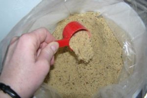 Como usar fertilizantes orgânicos de farinha de peixe e ossos no jardim