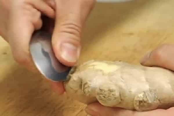 огулити ђумбир
