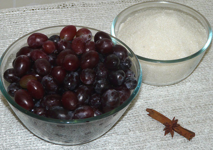 Una ricetta passo passo per preparare in casa la marmellata d'uva per l'inverno