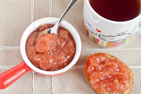 marmellata di ranetki in una ciotola