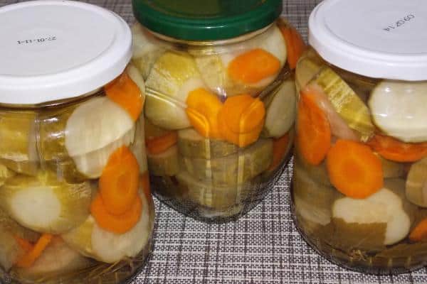 краставци са шаргарепом и луком за зиму