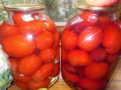 tomatoes and plums