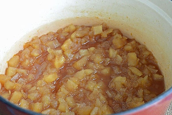 il processo di cottura delle mele ranetok