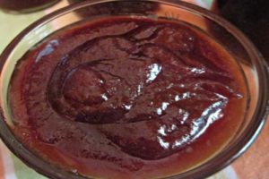 Einfache Rezepte für die Herstellung von Pflaumenpüree für den Winter zu Hause
