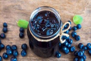 A simple step-by-step recipe for blueberry jam Pyatiminutka for the winter