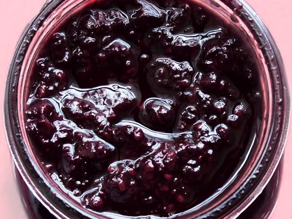 Brombeeren in einem Glas