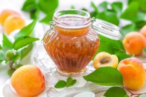 Μια απλή συνταγή για την παρασκευή μαρμελάδας βερίκοκου στο σπίτι για το χειμώνα