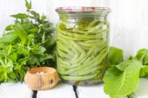 TOP 10 des recettes pour cuisiner des haricots d'asperges pour l'hiver, avec et sans stérilisation