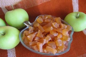 Стъпка по стъпка рецепти за приготвяне на захаросани ябълки от ябълки у дома за зимата