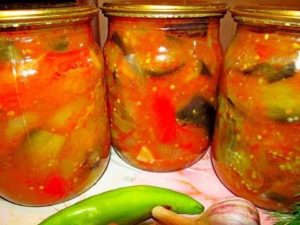 TOP 10 Rezepte für die Herstellung von Auberginensalat Zehn für den Winter