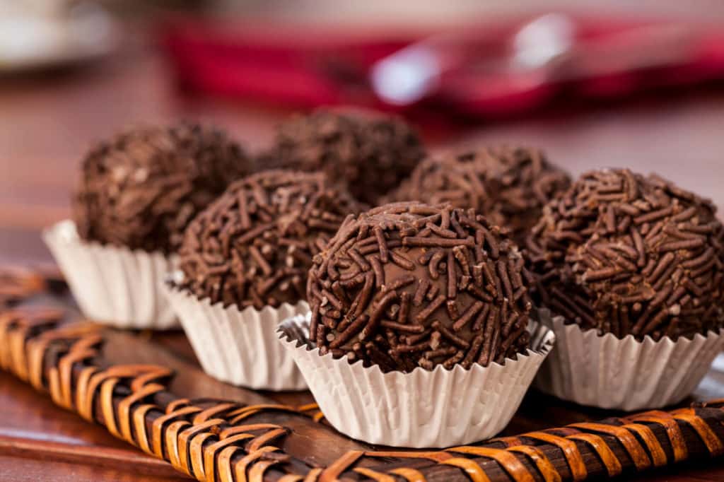 Brigadeiro (γλυκά συμπυκνωμένου γάλακτος)