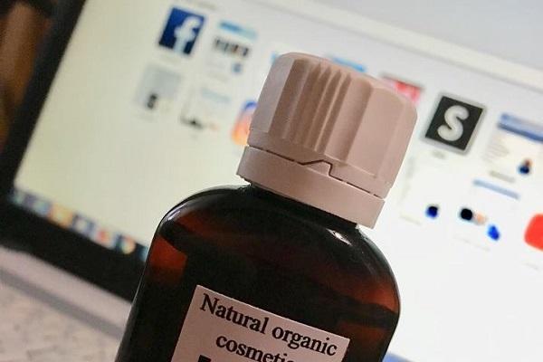 Lotion in einer Flasche