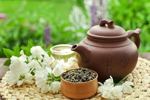 إبريق شاي من السيراميك