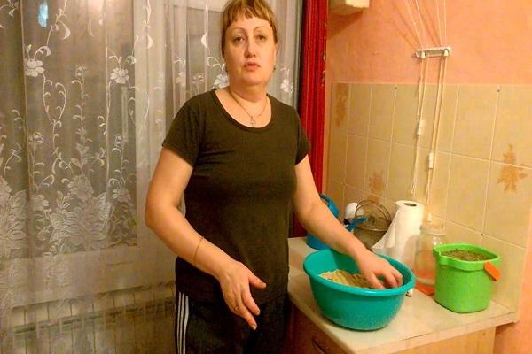 žena v kuchyni