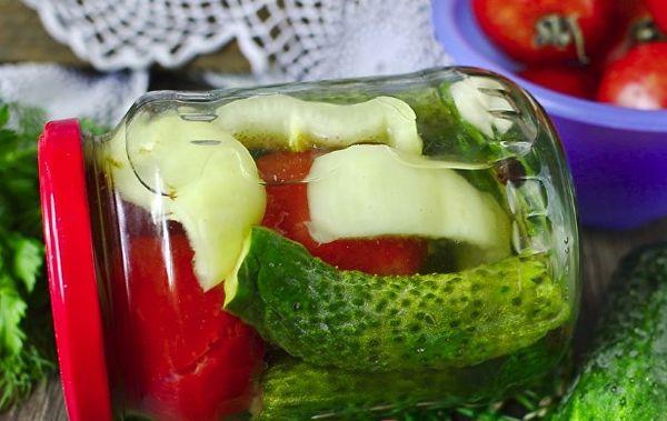 буркан с кисели краставички