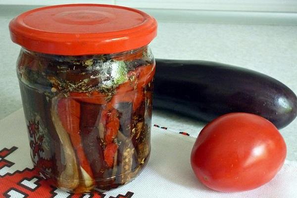 Tomate auf dem Tisch
