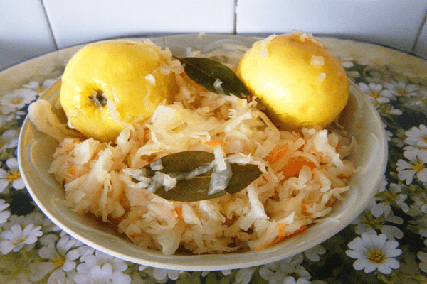 obuoliai lėkštėje