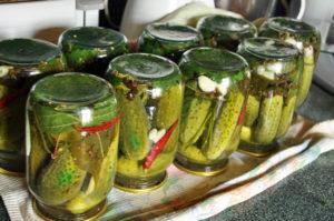 6 geriausi traškių marinatų be acto receptai