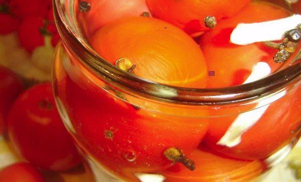 tomatoes in a jar