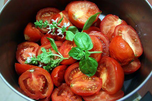 Tomaten und Basilikum