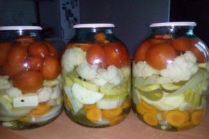Das beste Rezept zum Rollen von einer Gemüseplatte - Gurken, Tomaten und Zucchini für den Winter