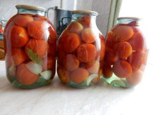 Reasons why pickle in tomato jars becomes cloudy and what to do